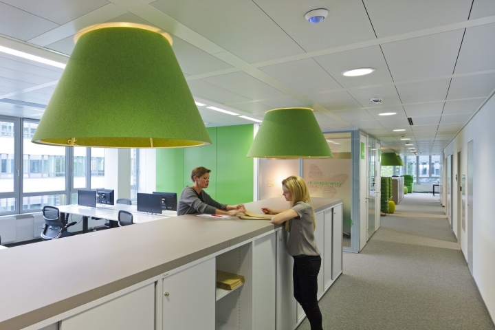 葛蘭素史克現(xiàn)代時尚辦公室設計