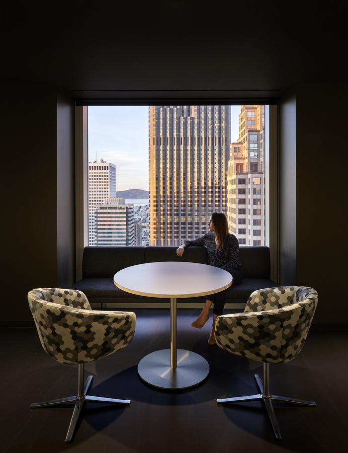 律師事務(wù)所簡約大氣辦公室設(shè)計(jì)