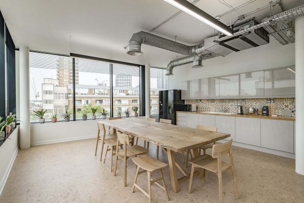 辦公室裝修設(shè)計(jì)的簡潔明快氛圍