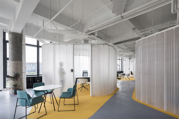 現(xiàn)代風(fēng)格辦公室設(shè)計(jì)打造的動(dòng)態(tài)開(kāi)放空間